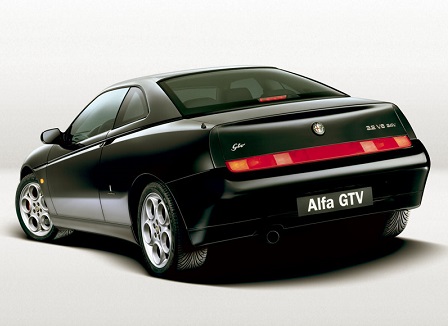 Alfa Romeo GTV 2003 год вид сзади