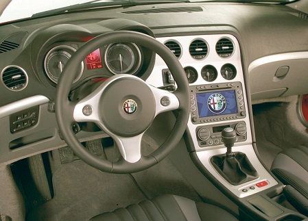 Alfa Romeo Brera 2005 год панель