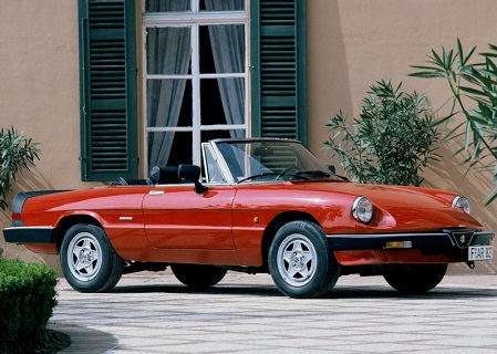 Alfa Romeo Spider 1983 год вид сбоку