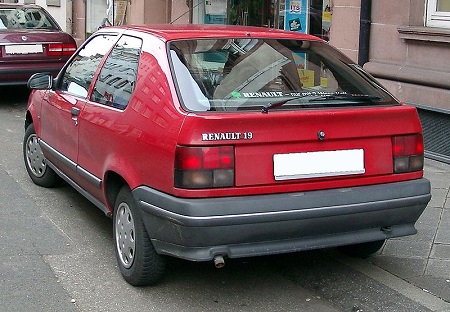 Задняя часть Renault 19